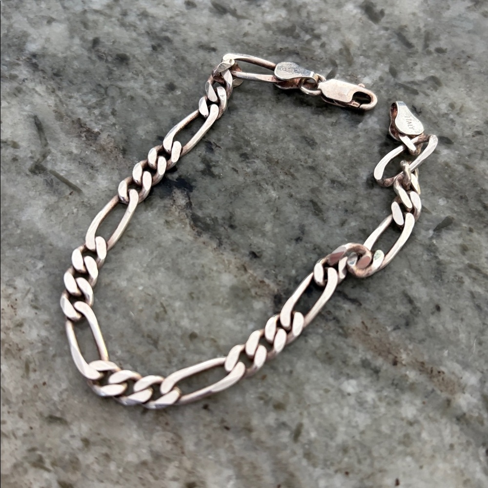 Chic Silver Link Bracelet 7.5” in length. 925 silver.